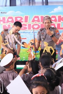 Polres Kediri Kota Rayakan Hari Anak Nasional Lewat Wayang Karton, Tanamkan Karakter dan Cinta Budaya Sejak Dini